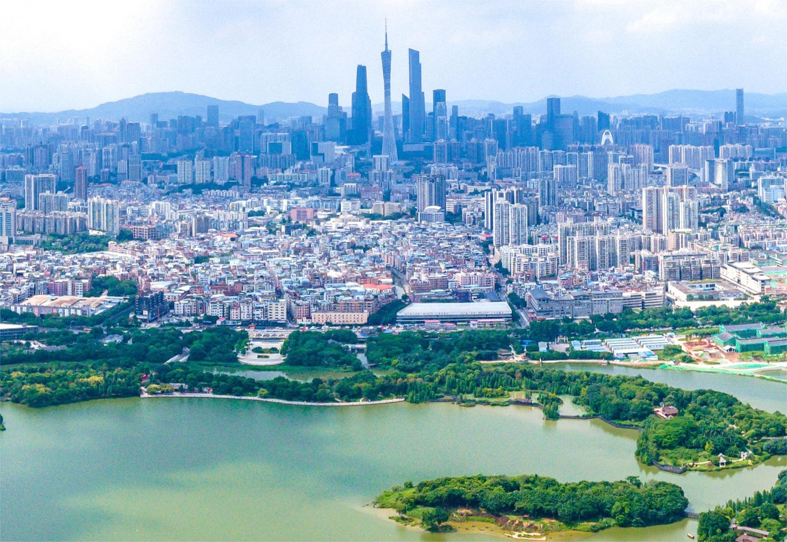 攝圖網_501631960_航拍全景海珠湖(hú)公(gōng)園城市建築群(企業商(shāng)用(yòng)).jpg